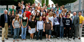 Die Gruppe vor dem Rathaus in Langen