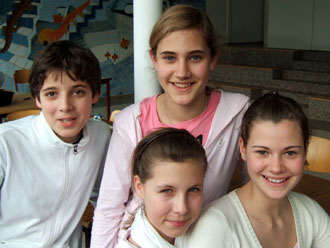 Florian, Rebecca, unten: Carolin, Stella