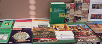 Büchertisch 2