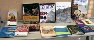 Büchertisch