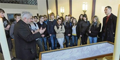 Unterricht zwischen Urne und Sarg