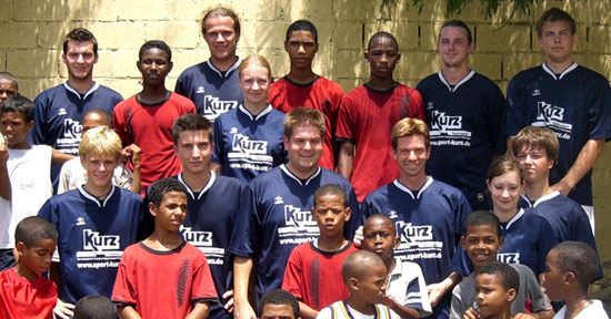 Fu&szlig;ball mit den Kindern
